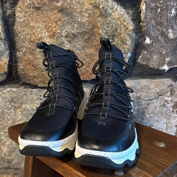 SPERRY size 9 Plushwave Black Water resistant bootie - Picture 2 of 8